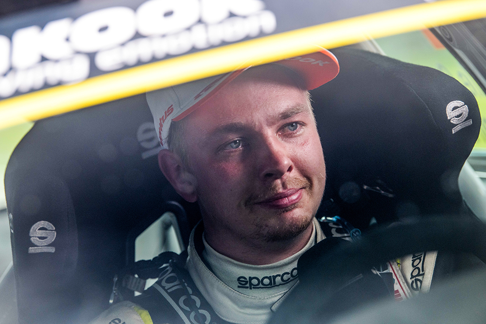 Vilka är Carlbergs konkurrenter i JWRC premiären.