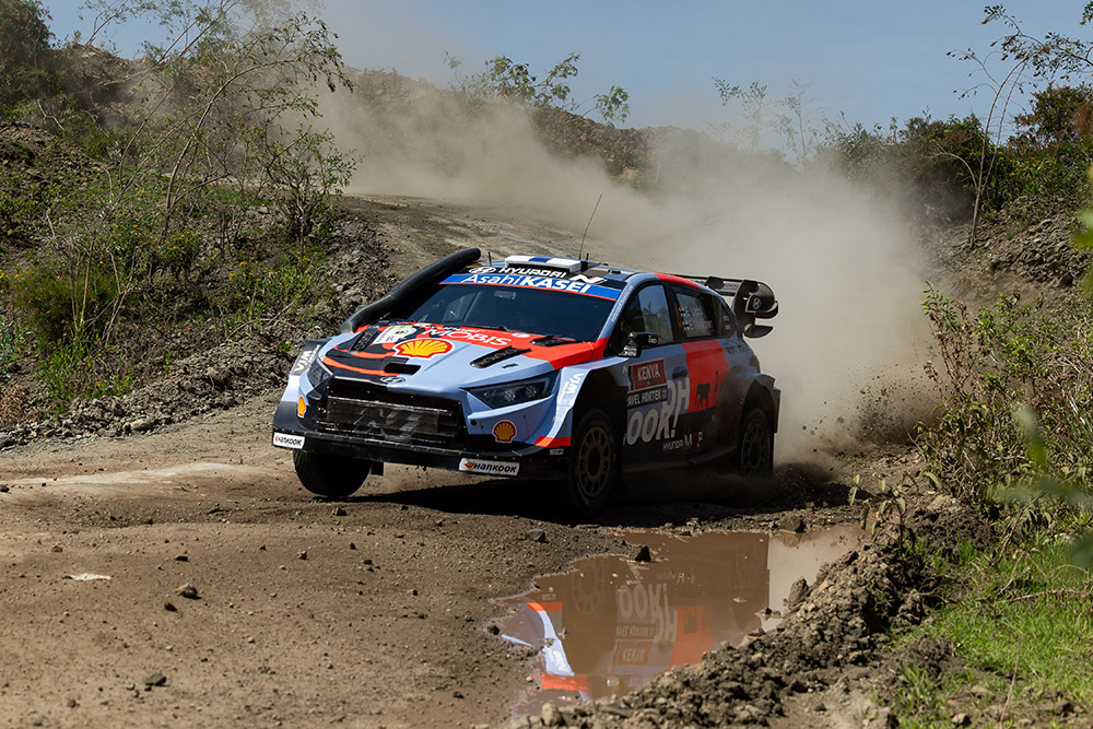 SS2: Alla tre Hyundai tekniska problem
