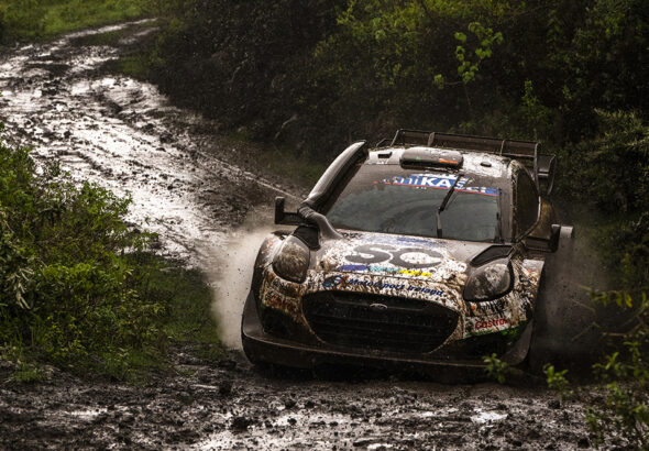 Vädret ställer till det i Safari. Första sträckan stryks .