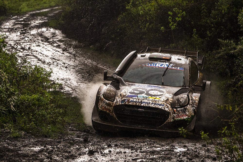 Vädret ställer till det i Safari. Första sträckan stryks .