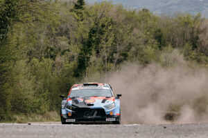 SS14: Punkterings sträcka, Thierry Neuville ny ledare.