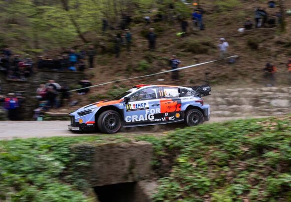 SS6: Thierry Neuville upp till andra plats.