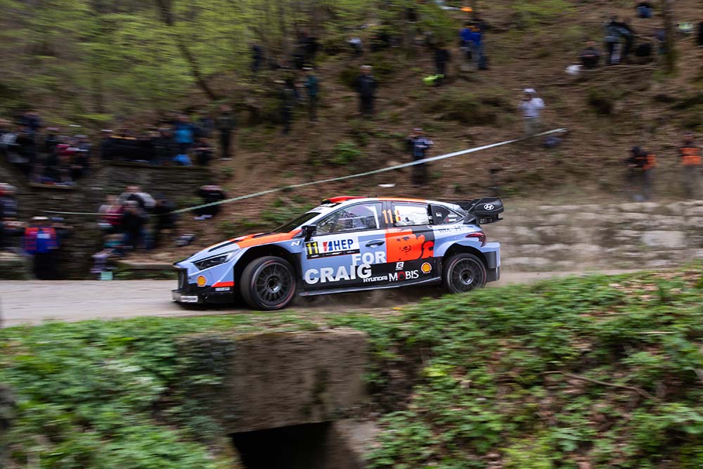 SS6: Thierry Neuville upp till andra plats.