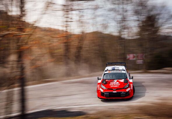 SS8: Sami Pajari går till nattvila i ledning .