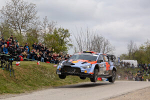 SS16: Thierry Neuville och Hyundai 57,46 km från första segern.