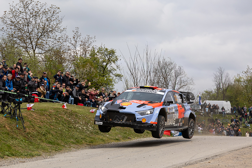 SS16: Thierry Neuville och Hyundai 57,46 km från första segern.