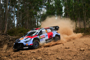 SS1: Adrien Fourmaux tog ledningen