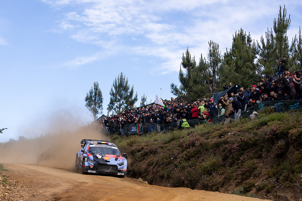 SS10: Thierry Neuville avslutar fredagen med sträckseger.